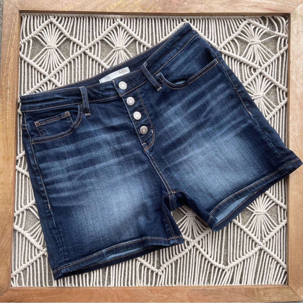 Daytrip High Rise Jean Shorts Size 29